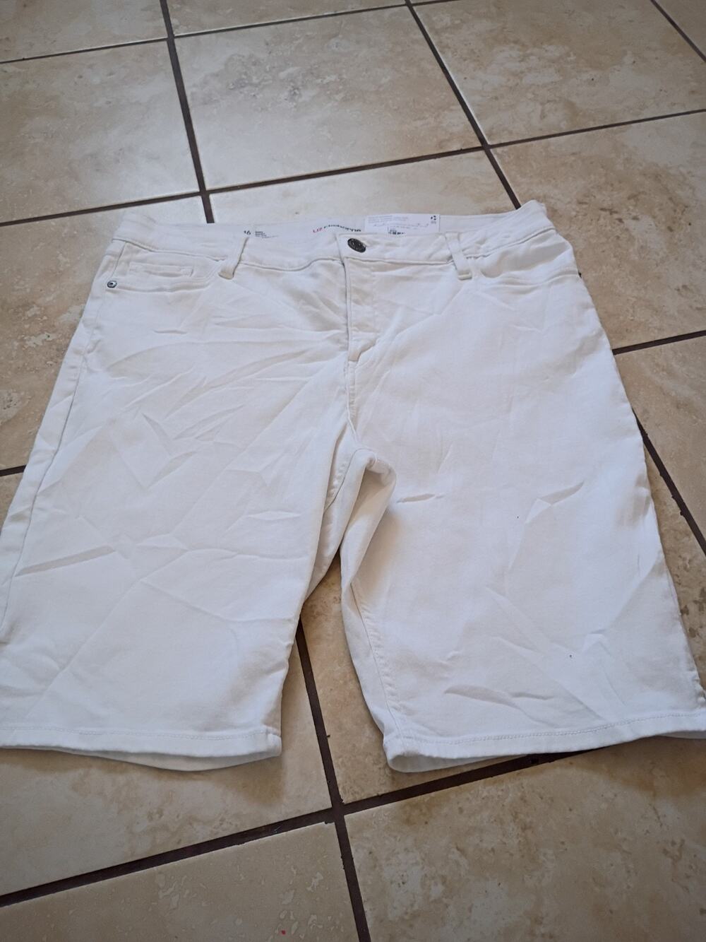 Liz Claiborne Sara Short White Mid-rise Size 16 Flex Fit Waistband
